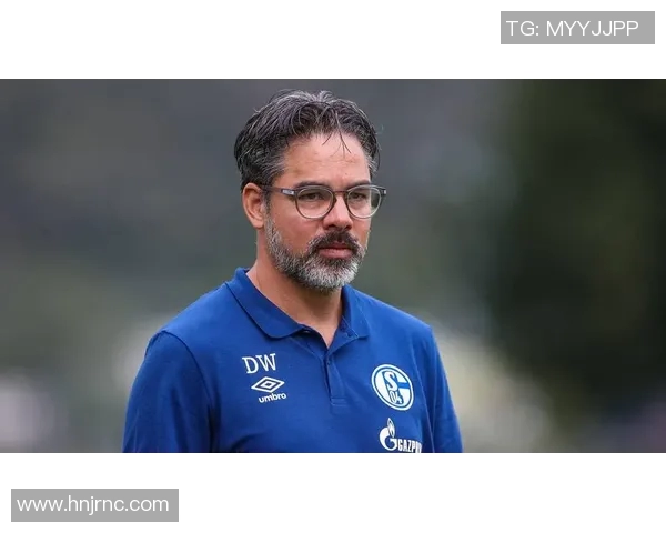 沙尔克04新主帅上任，球队盼重振雄风